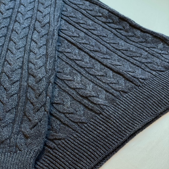 H&M women’s thick sweater - Picture 5 of 6